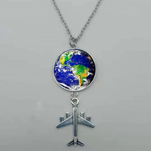 COLLAR DE MUNDO Y AVIÓN