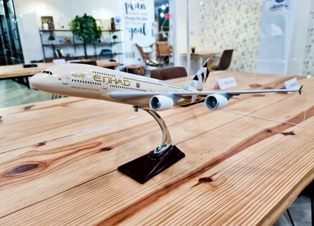 AVIÓN A ESCALA 1:162 ETIHAD A380