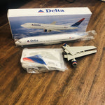 Load image into Gallery viewer, AVIÓN A ESCALA 737-800 DELTA 1/200 NEW LIVERY
