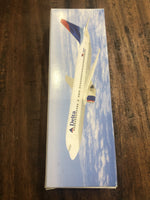 Load image into Gallery viewer, AVIÓN A ESCALA 737-800 DELTA 1/200 NEW LIVERY
