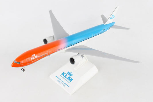 AVIÓN A ESCALA SKYMARKS KLM 777-300ER 1/200 ORANGE PRIDE W/GEAR