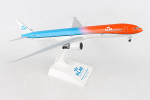 AVIÓN A ESCALA SKYMARKS KLM 777-300ER 1/200 ORANGE PRIDE W/GEAR